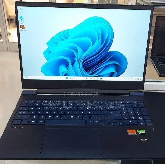 New Laptop HP Victus 16 8GB AMD Ryzen 7 SSD 1T