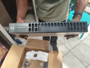 Cisco ISR 4221 (Integrated Services Router)