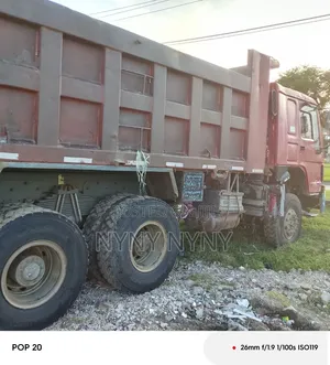 Sinotruk Howo 2012 Red