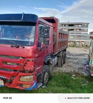 Sinotruk Howo 2012 Red