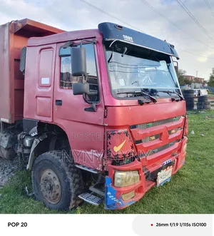 Sinotruk Howo 2012 Red