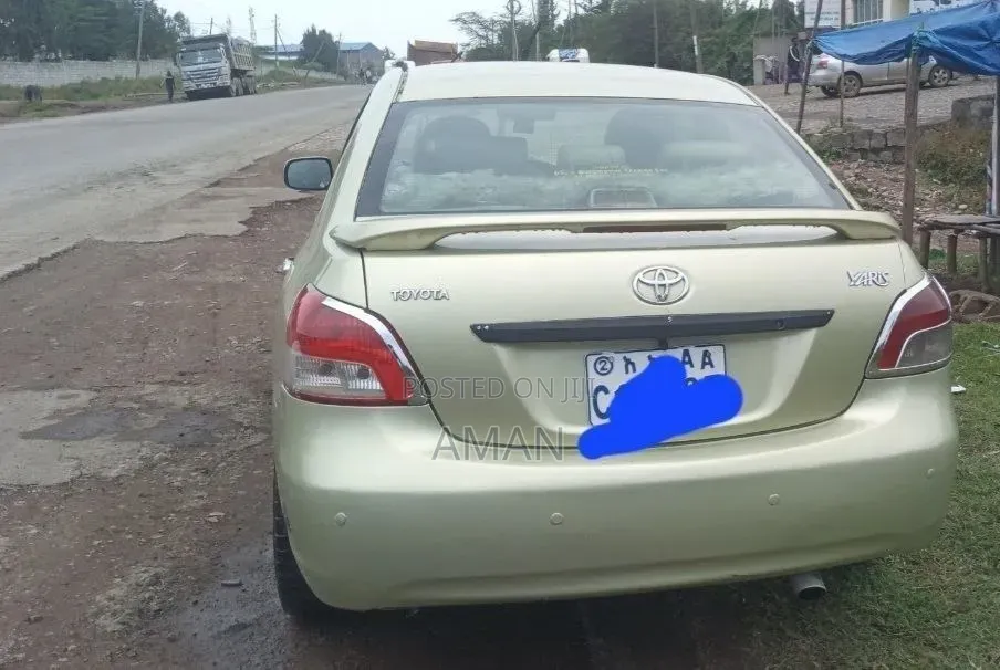 Toyota Yaris 2007 Gold