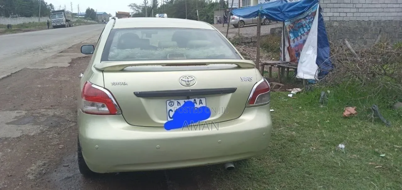 Toyota Yaris 2007 Gold