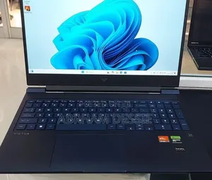 New Laptop HP 8GB AMD Ryzen 7 SSD 1T
