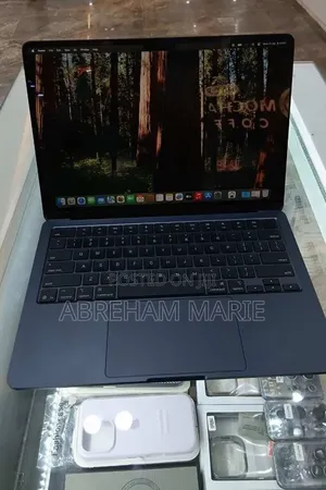 New Laptop Apple MacBook Air 2025 M4 16GB Apple M4 SSD 256GB