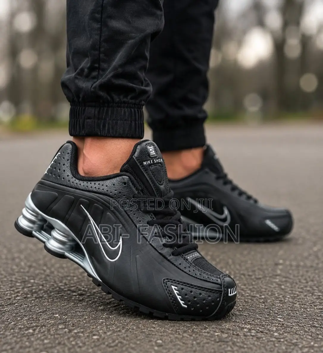 Nike Shox R4 Jewel QS Black/Metallic Silver