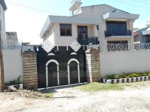5bdrm Townhouse/Terrace in ሲኤምሲ, Bole for sale