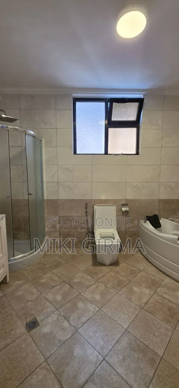5bdrm Townhouse/Terrace in ሲኤምሲ, Bole for sale