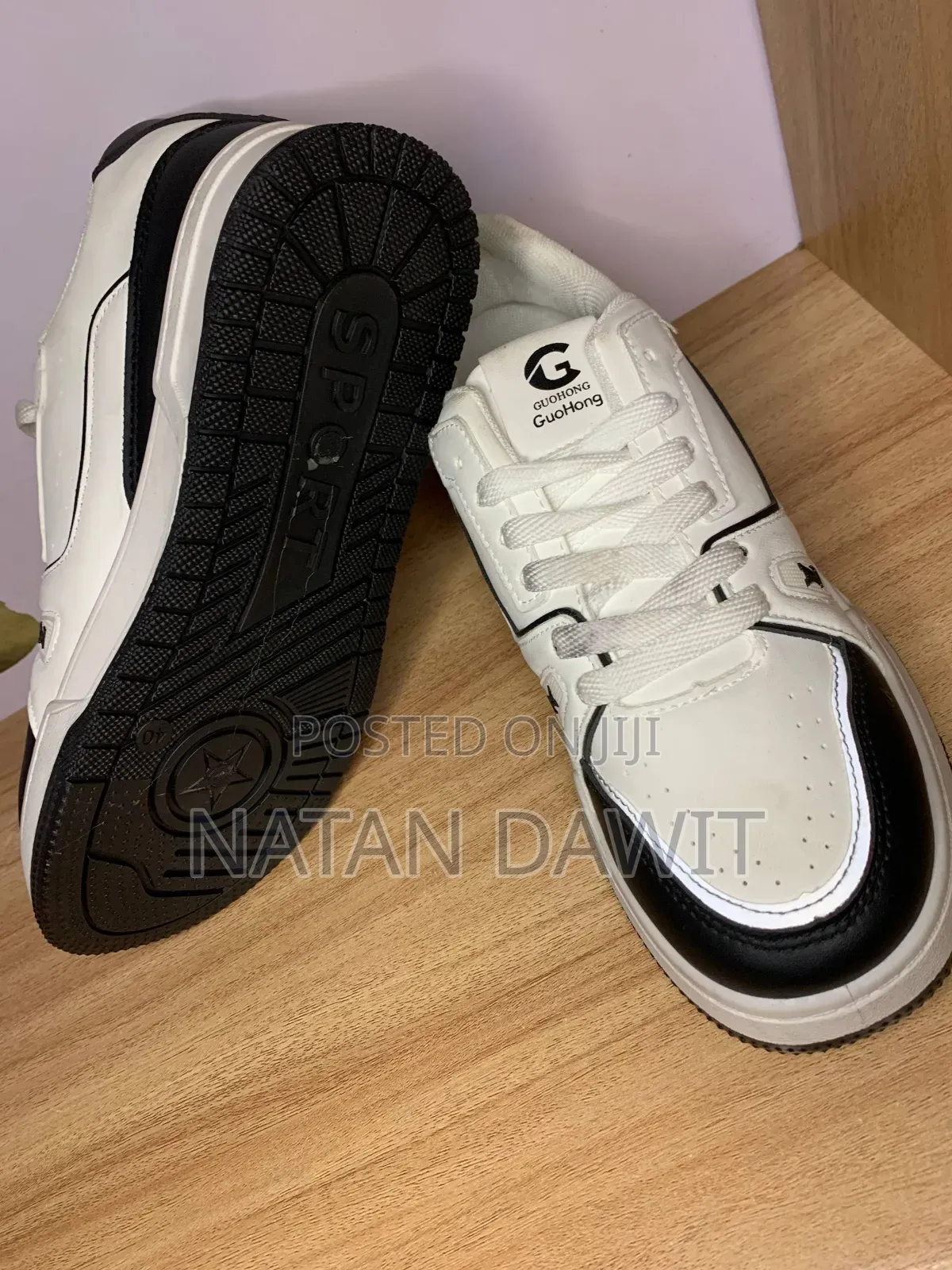 Title: White & Black Men’s Casual Sneakers – Stylish Athletic Shoes