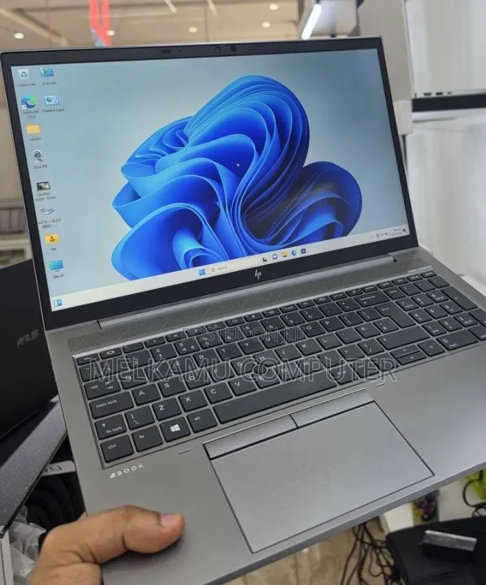 New Laptop HP ZBook 15 16GB Intel Core i7 SSD 512GB