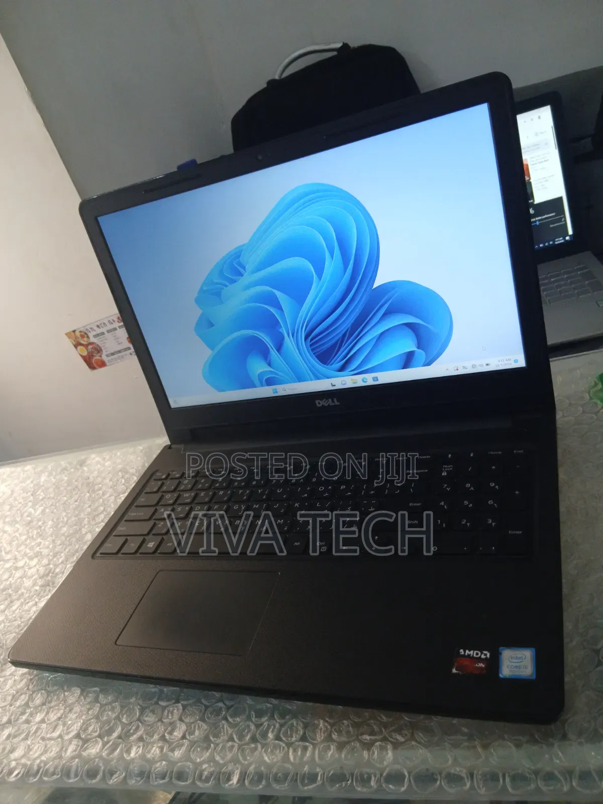 New Laptop Dell Inspiron 15 8GB Intel Core i5 SSD 256GB