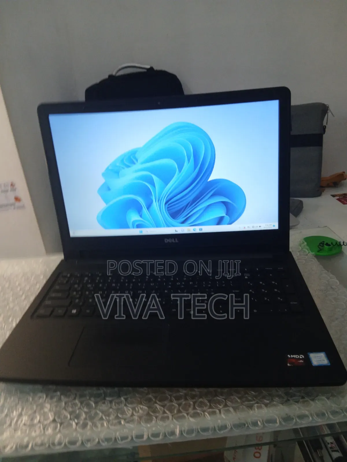 New Laptop Dell Inspiron 15 8GB Intel Core i5 SSD 256GB