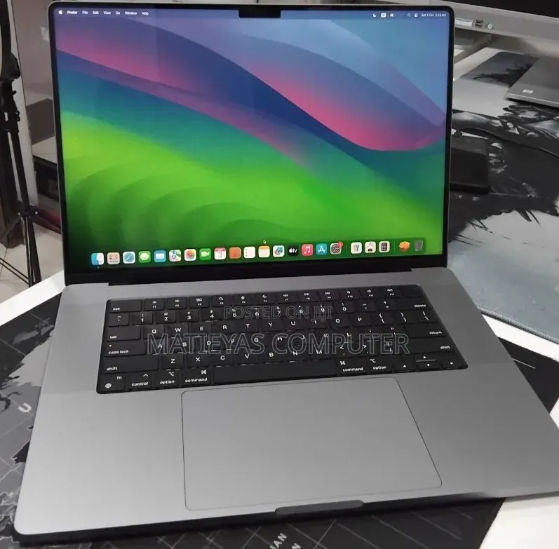 New Laptop Apple MacBook Pro 2021 M1 32GB Apple M1 Max SSD 1T