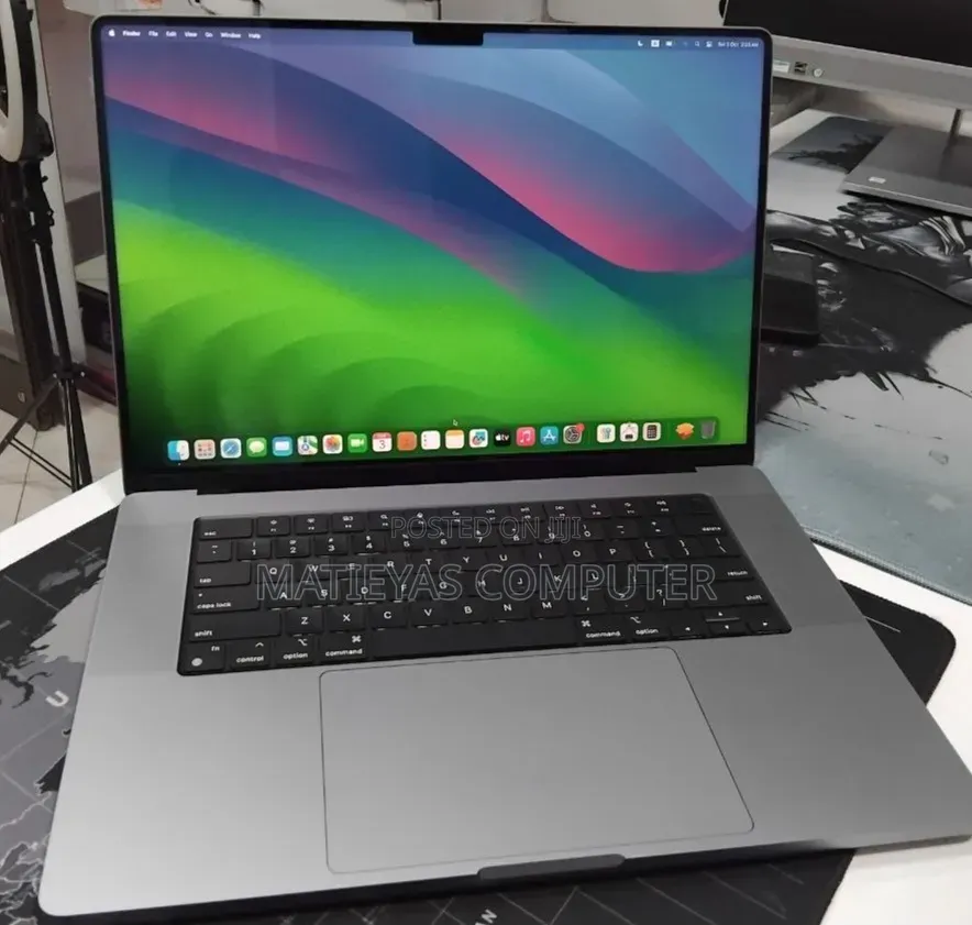 New Laptop Apple MacBook Pro 2021 M1 32GB Apple M1 Max SSD 1T