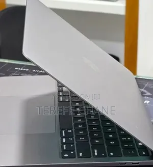 New Laptop Apple MacBook Pro 2022 M2 16GB Apple M2 SSD 256GB