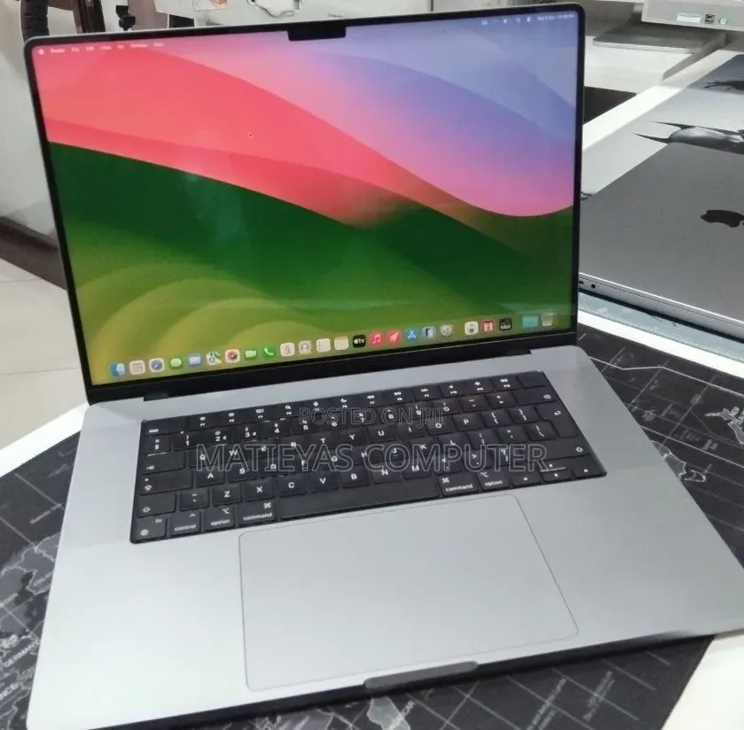 New Laptop Apple MacBook Pro 2024 M4 16GB Apple M4 SSD 512GB