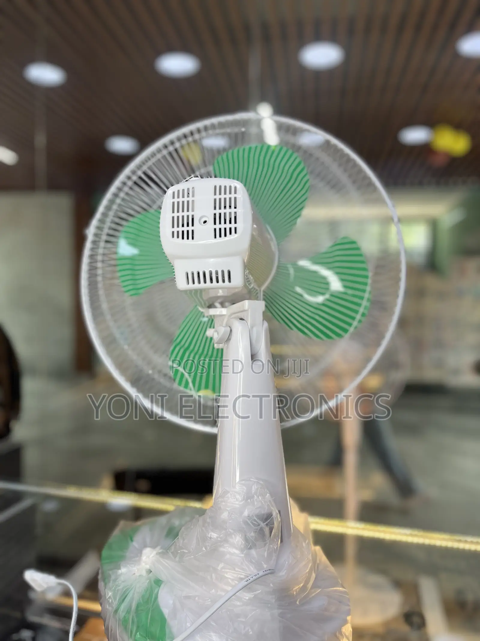 SHAPE TRUST Electric Desk Fan