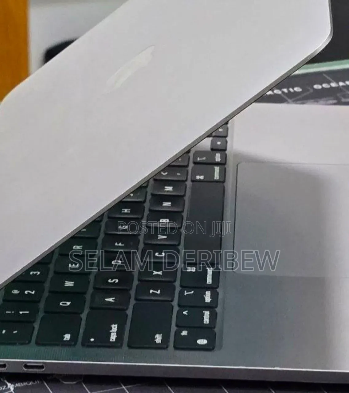 New Laptop Apple MacBook Pro 2022 M2 16GB Apple M2 SSD 256GB