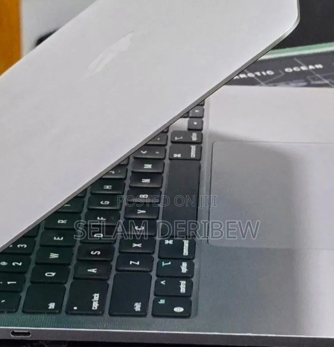 New Laptop Apple MacBook Pro 2022 M2 16GB Apple M2 SSD 256GB