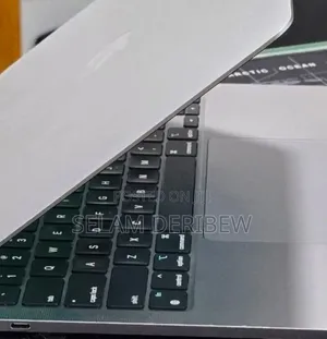 New Laptop Apple MacBook Pro 2022 M2 16GB Apple M2 SSD 256GB