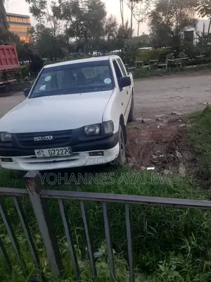 Isuzu KB 1998 White