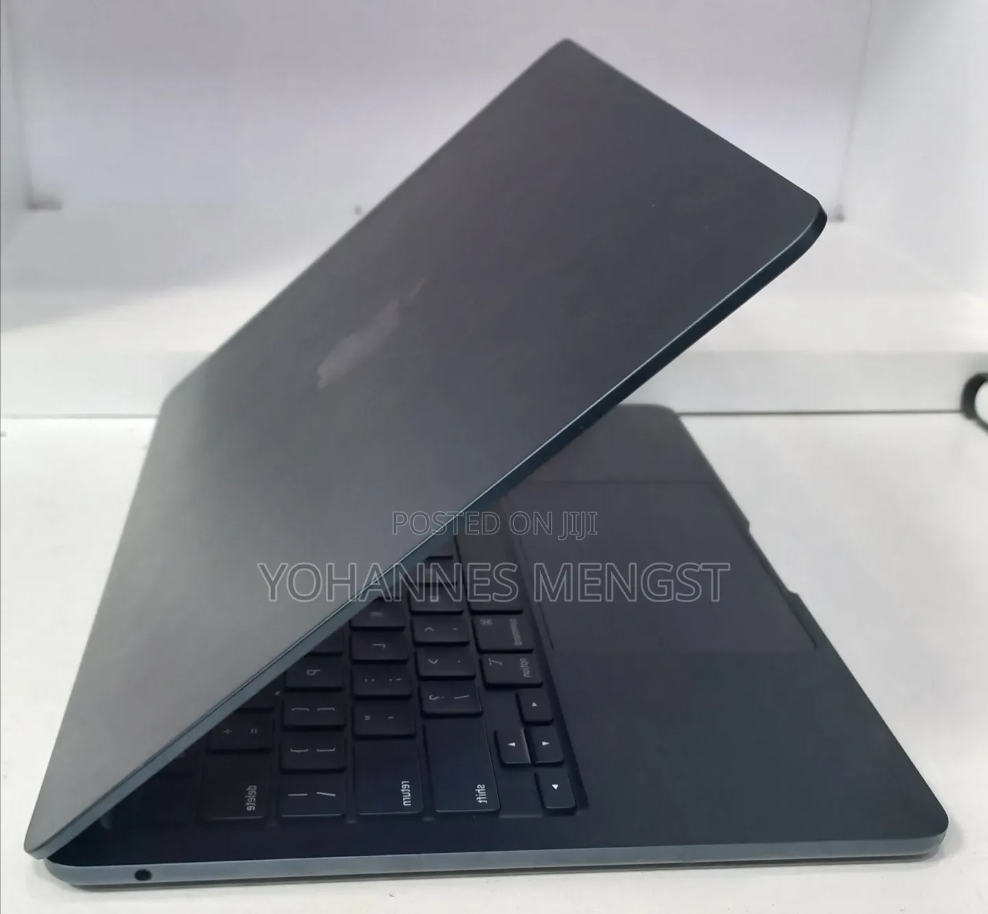 New Laptop Apple MacBook Air 2022 M2 8GB Apple M2 SSD 256GB