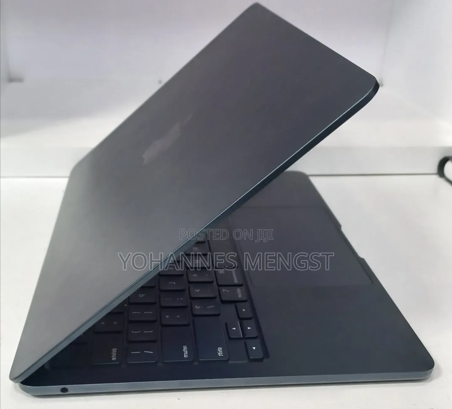 New Laptop Apple MacBook Air 2022 M2 8GB Apple M2 SSD 256GB