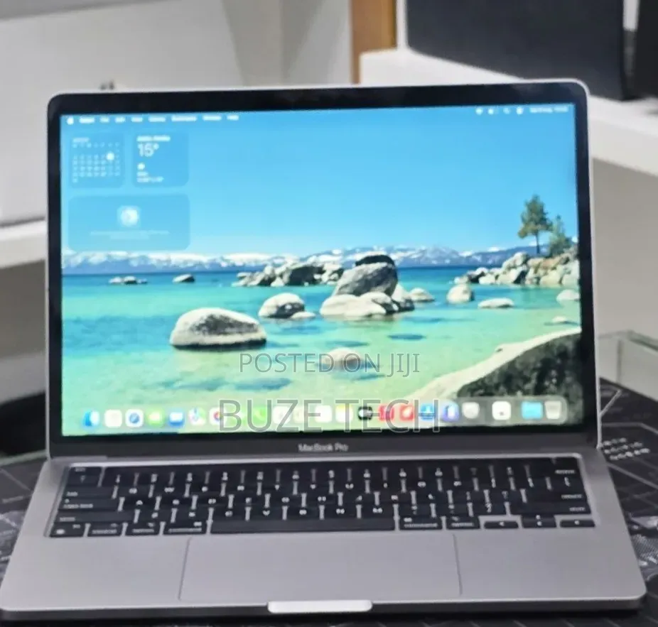 New Laptop Apple MacBook Pro 2022 M2 16GB Apple M2 SSD 256GB
