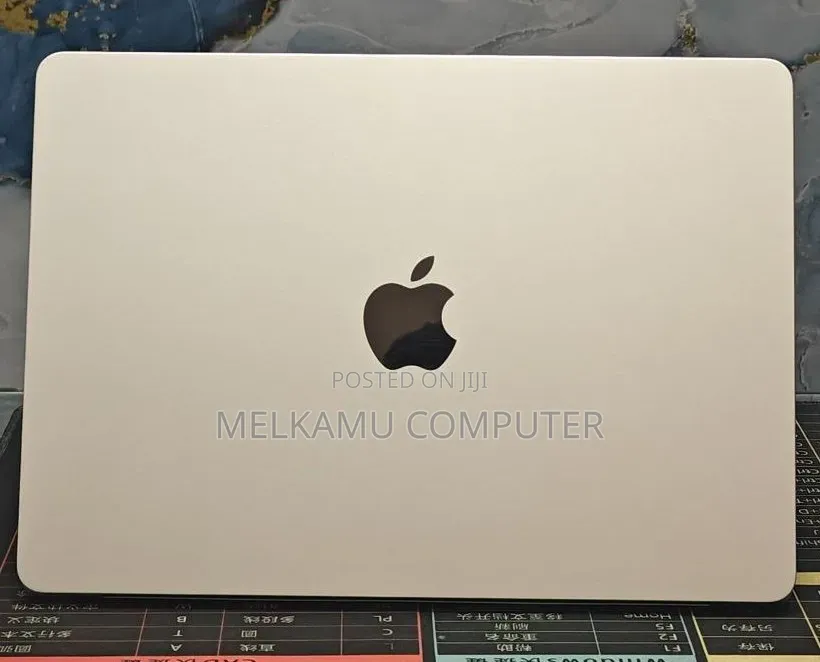 New Laptop Apple MacBook Air 2022 M2 8GB Apple M2 SSD 256GB
