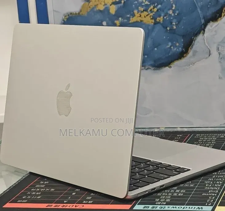New Laptop Apple MacBook Air 2022 M2 8GB Apple M2 SSD 256GB