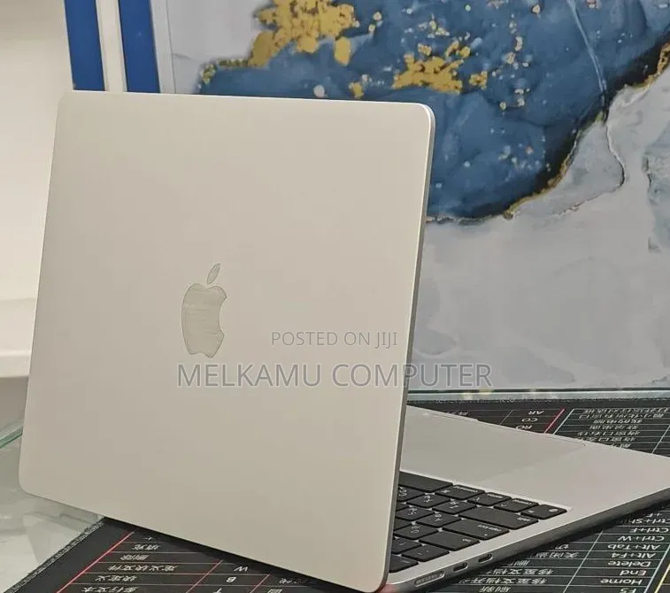 New Laptop Apple MacBook Air 2022 M2 8GB Apple M2 SSD 256GB