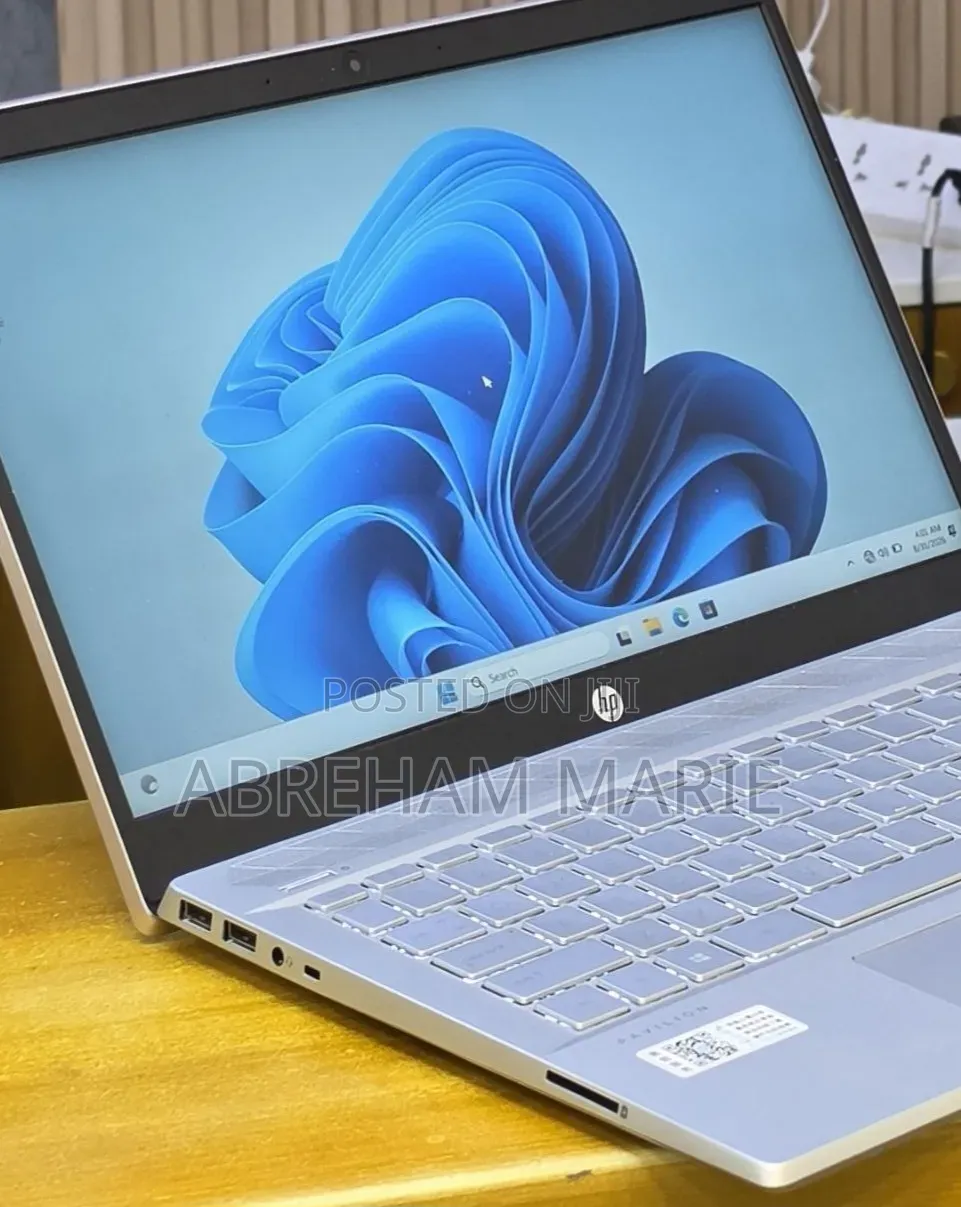 New Laptop HP Pavilion 14 8GB Intel Core i5 SSD 512GB