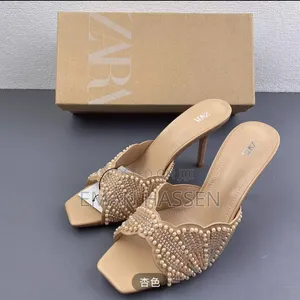Zara on Hand
