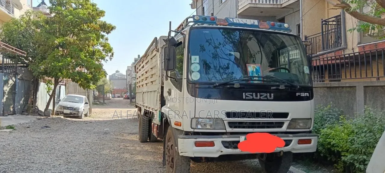 2014 ሞዴል Isuzu FSR ሞተር ያልፈታ