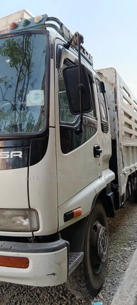 2014 ሞዴል Isuzu FSR ሞተር ያልፈታ