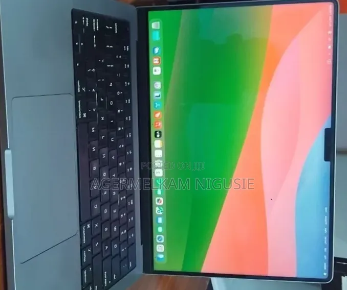 New Laptop Apple MacBook Pro 2020 M1 16GB AMD A10 SSD 512GB