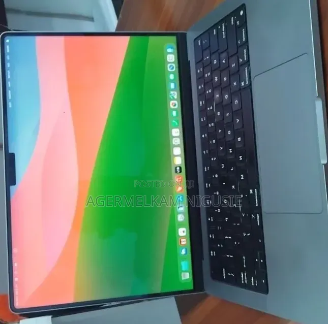 New Laptop Apple MacBook Pro 2020 M1 16GB AMD A10 SSD 512GB