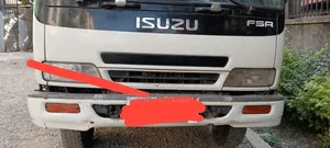 2014 ሞዴል Isuzu FSR ሞተር ያልፈታ