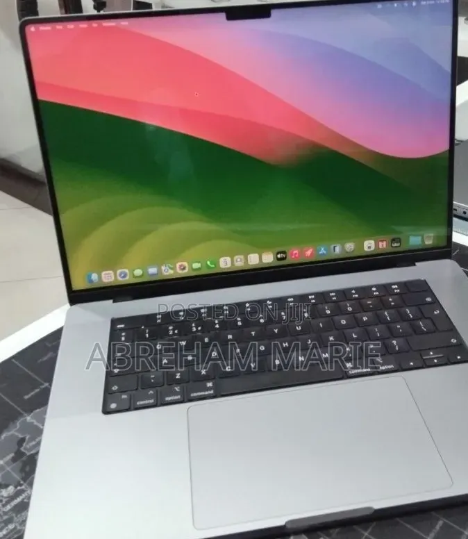 New Laptop Apple MacBook Pro 2024 M4 Pro 16GB Apple M4 Pro SSD 512GB