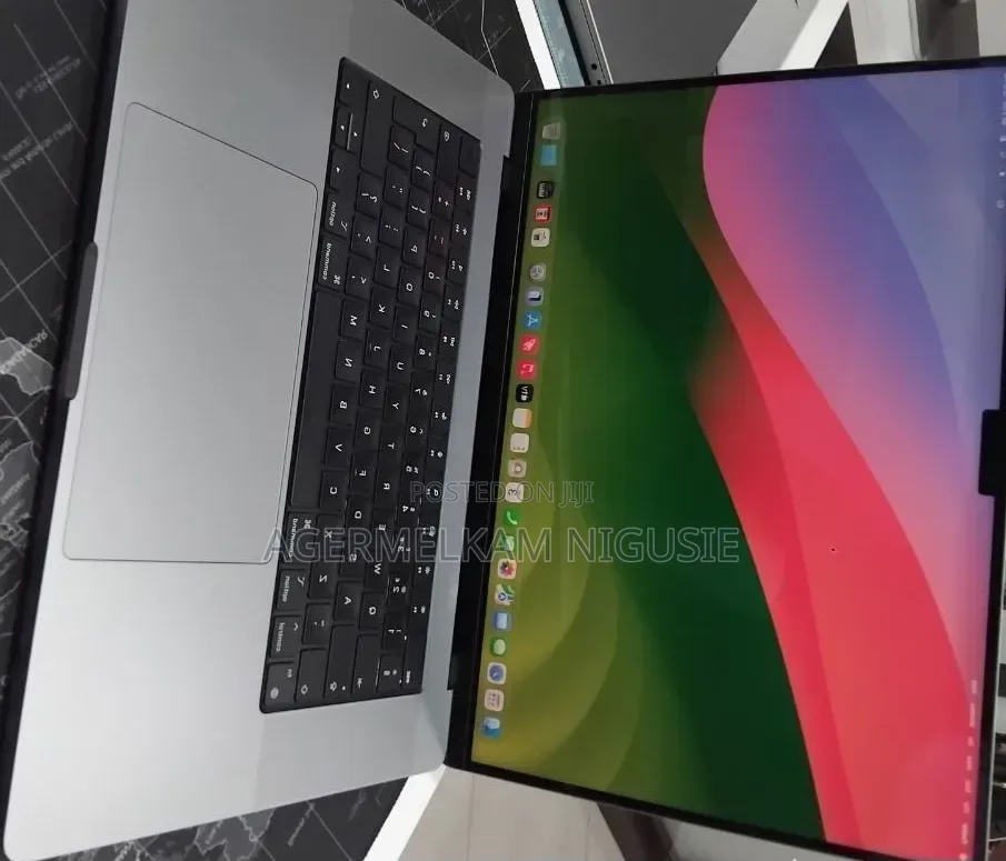 New Laptop Apple MacBook Air 2025 M4 16GB Intel Core Ultra 7 SSD 512GB