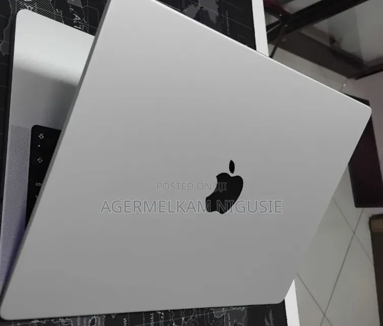 New Laptop Apple MacBook Air 2025 M4 16GB Intel Core Ultra 7 SSD 512GB