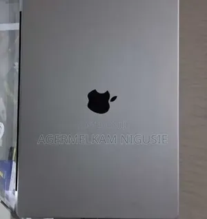 New Laptop Apple MacBook Pro 2021 M1 16GB AMD A10 SSD 512GB