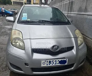 Toyota Yaris 2010 Silver
