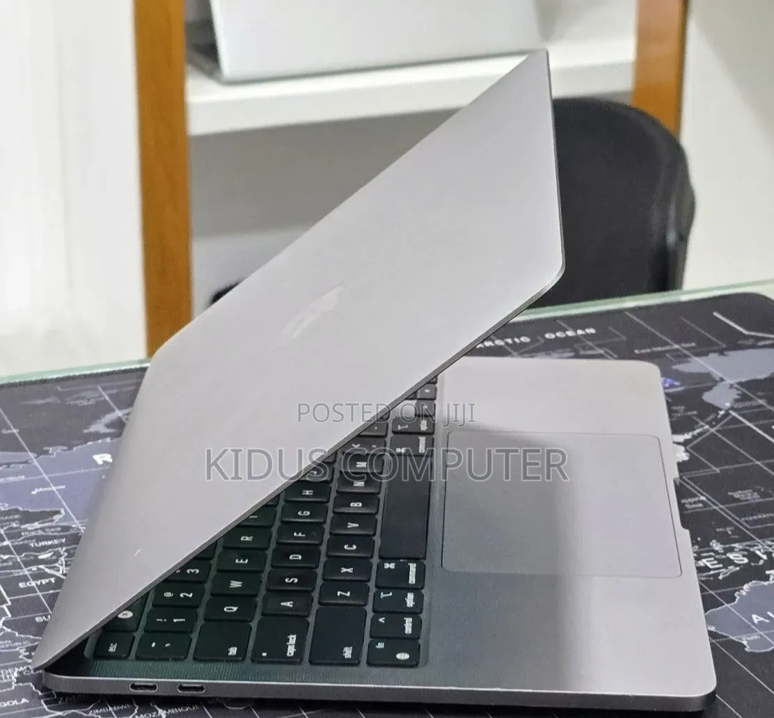 New Laptop Apple MacBook Pro 2022 M2 16GB Apple M2 SSD 256GB