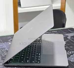 New Laptop Apple MacBook Pro 2022 M2 16GB Apple M2 SSD 256GB