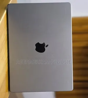 New Laptop Apple MacBook Pro 2020 M1 32GB AMD A10 SSD 512GB