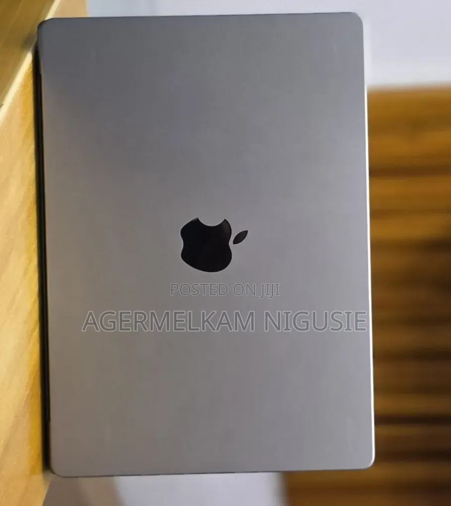 New Laptop Apple MacBook Pro 2020 M1 32GB AMD A10 SSD 512GB