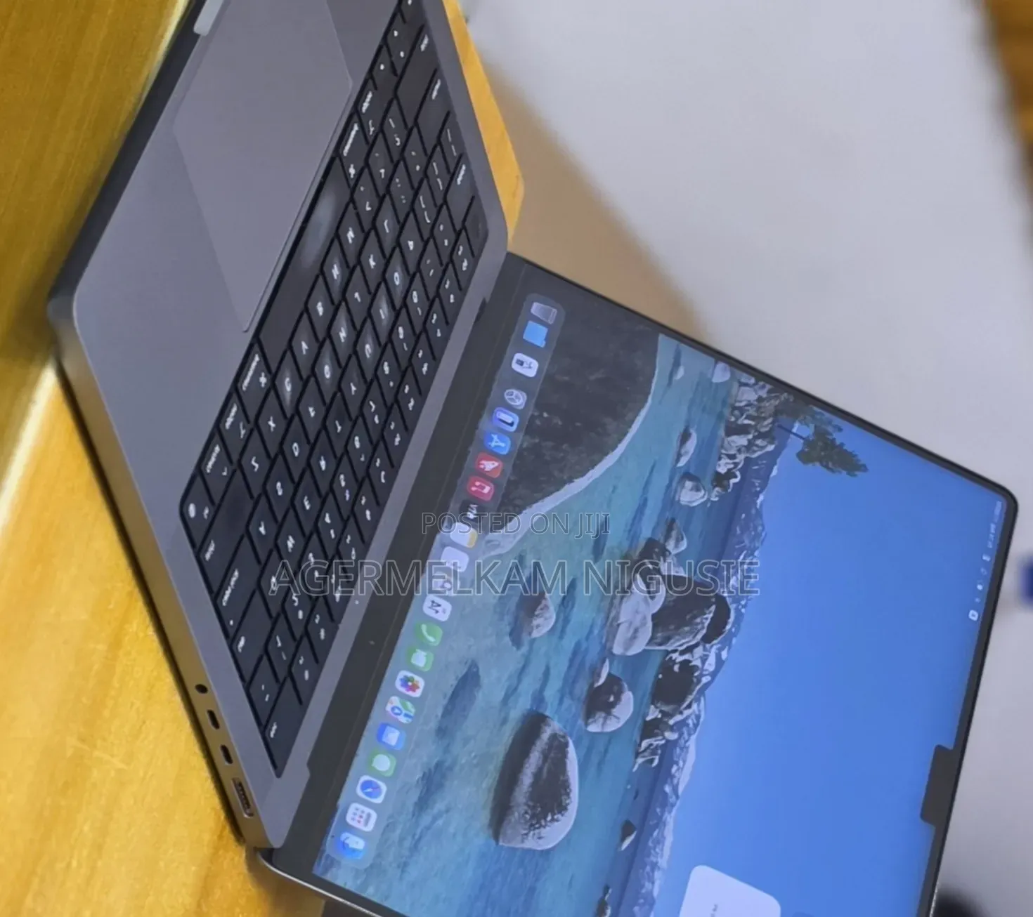New Laptop Apple MacBook Pro 2020 M1 32GB AMD A10 SSD 512GB