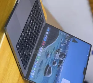 New Laptop Apple MacBook Pro 2020 M1 32GB AMD A10 SSD 512GB