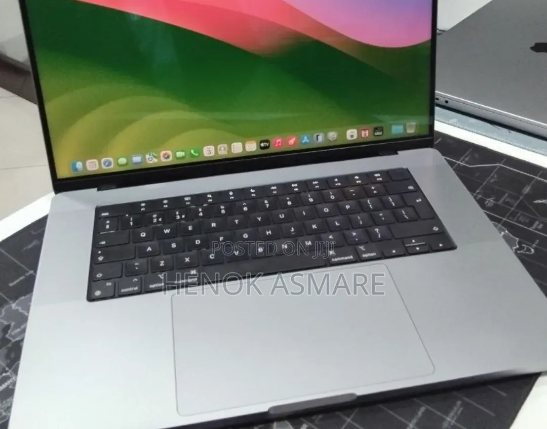 New Laptop Apple MacBook Pro 2024 M4 16GB Apple M4 SSD 512GB